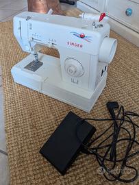 Macchina da cucire Singer Ideal 2517 con manuale