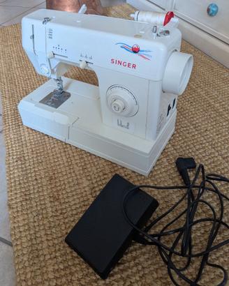 Macchina da cucire Singer Ideal 2517 con manuale