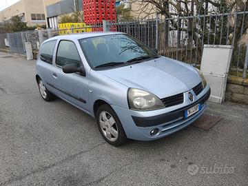 renault clio del 2004 3 porte
