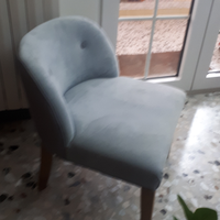 Poltroncina bassa in velluto