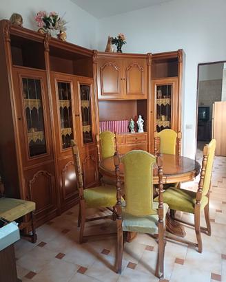TAVOLO TONDO E SEI SEDIE