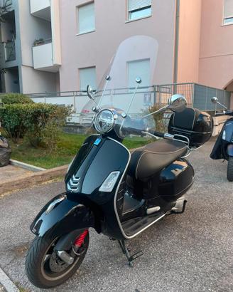 Vespa 300 GTS Super