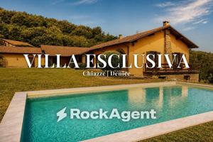 Villa di 284 m² con più di 5 locali e box auto a D