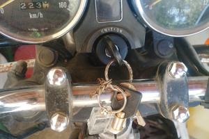 Moto Suzuki GN250
