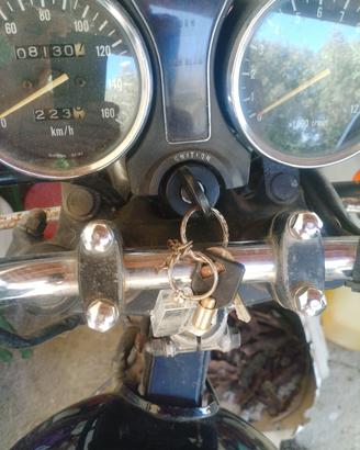 Moto Suzuki GN250