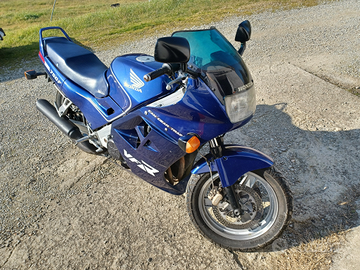 Honda vfr 750