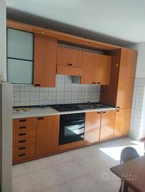 Cucina lineare + elettrodomestici+tavolo