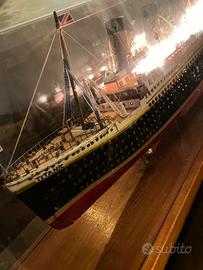 Modellino artigianale RMS Titanic -illuminato
