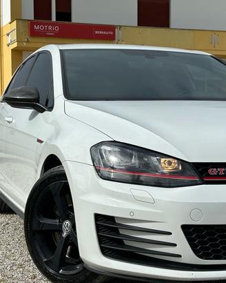 Volkswagen Golf GTI Performance 2.0 TSI 3p. BlueMo