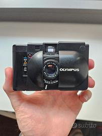 Olympus XA Zuiko 35mm f/2.8 testata con rullino