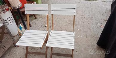 tavolo da giardino con due sedie 