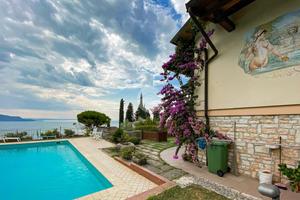 VILLA SINGOLA A TOSCOLANO-MADERNO