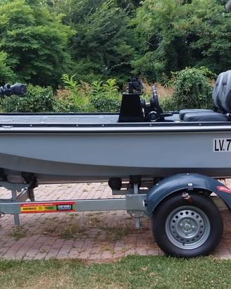 Boston Whaler 15 SS preparato da Bass Boat 