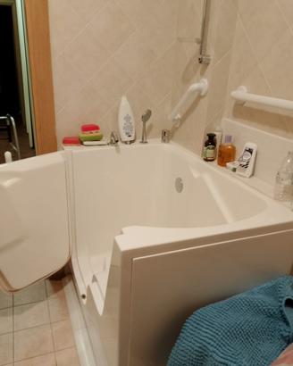 vasca da bagno per persone con problemi motori 