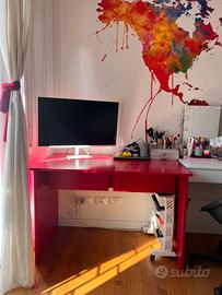 Scrivania laccata rosso fragola