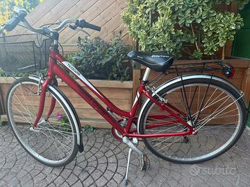 City bike/Bici trekking Daytona rossa con cestino