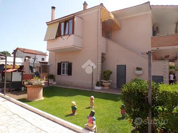 PORZIONE DI BIFAMILIARE A ANZIO