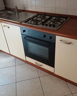 Cucina completa di elettrodomestici