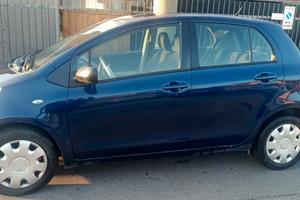 Toyota Yaris navy