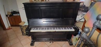 pianoforte verticale antico della marca G. Schwech