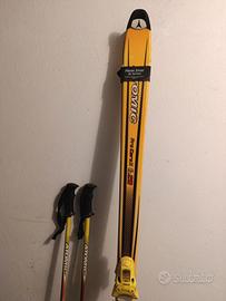 Sci Atomic con attacchi Tyrolia e racchette