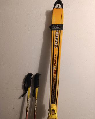 Sci Atomic con attacchi Tyrolia e racchette