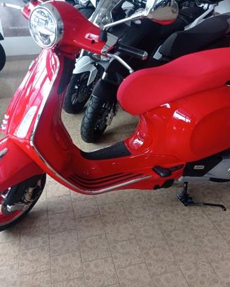 Vespa 125 red special
