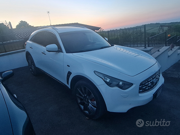 Infiniti QX70 V8 5000cc