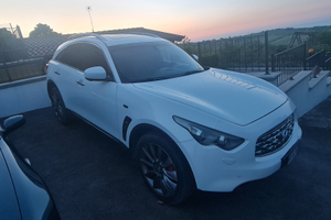 Infiniti QX70 V8 5000cc