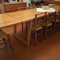 Tavolo in legno allungabile con 10 sedie