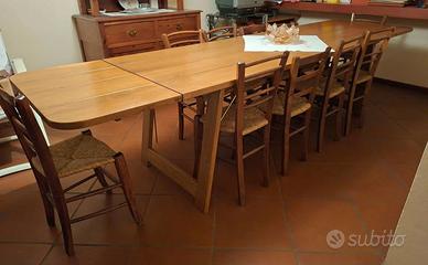 Tavolo in legno allungabile con 10 sedie