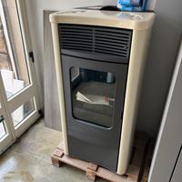 Stufa idro a pellet Italiana Camini kw 16,2