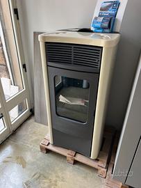Stufa idro a pellet Italiana Camini kw 16,2