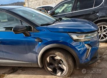 Renault Captur 2025 Techno  7.000 km – INCIDENTAT