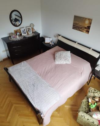 Camera da letto matrimoniale in legno massiccio