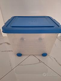 Contenitore in plastica con ruote integro