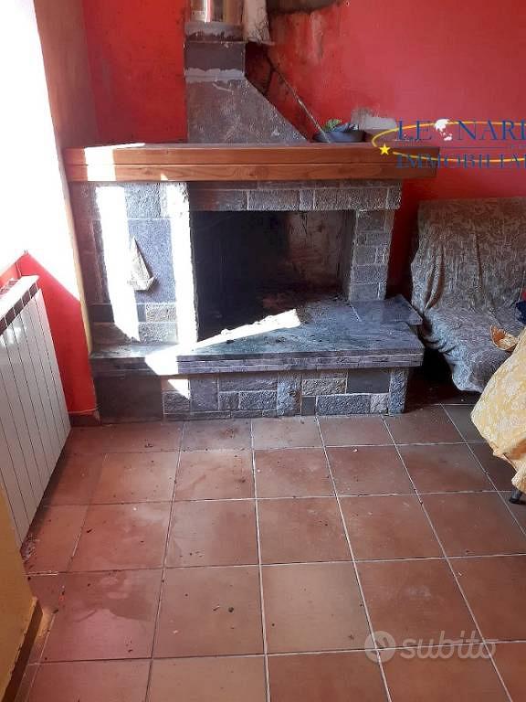 Rustico / Casale di 90 m² con 5 locali a Caprese M - Vista 3