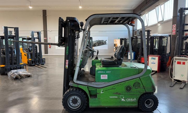 CARRELLO ELEVATORE ELETTRICO CESAB 30 QUINTALI