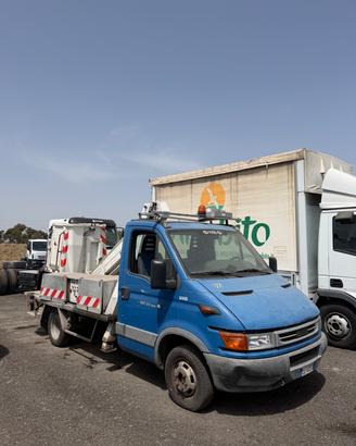 PIATTAFORMA AEREA AUTOCARRATA 10 METRI PATENTE B