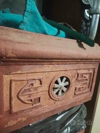stufa in terracotta .