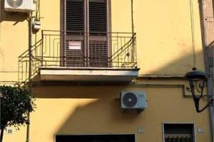 Palazzo / Stabile di 146 m² con più di 5 locali a 