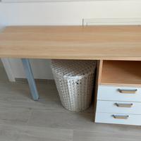 Scrivanie con boiserie libreria