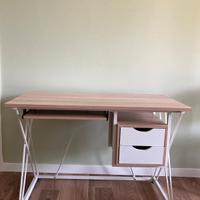 Scrivania 120x60 con cassetti e ripiano tastiera
