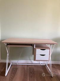 Scrivania 120x60 con cassetti e ripiano tastiera