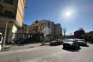 3 LOCALI A NAPOLI