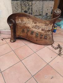 Insegna in legno