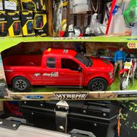 Auto pik up con moto cross e pilota