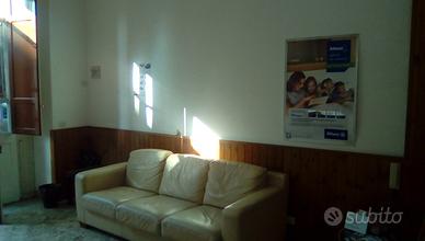 Stanza in ufficio condiviso