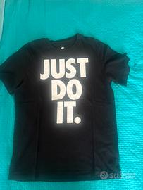 Maglietta nike nera taglia M