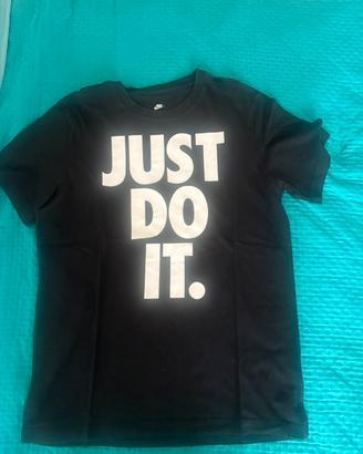 Maglietta nike nera taglia M